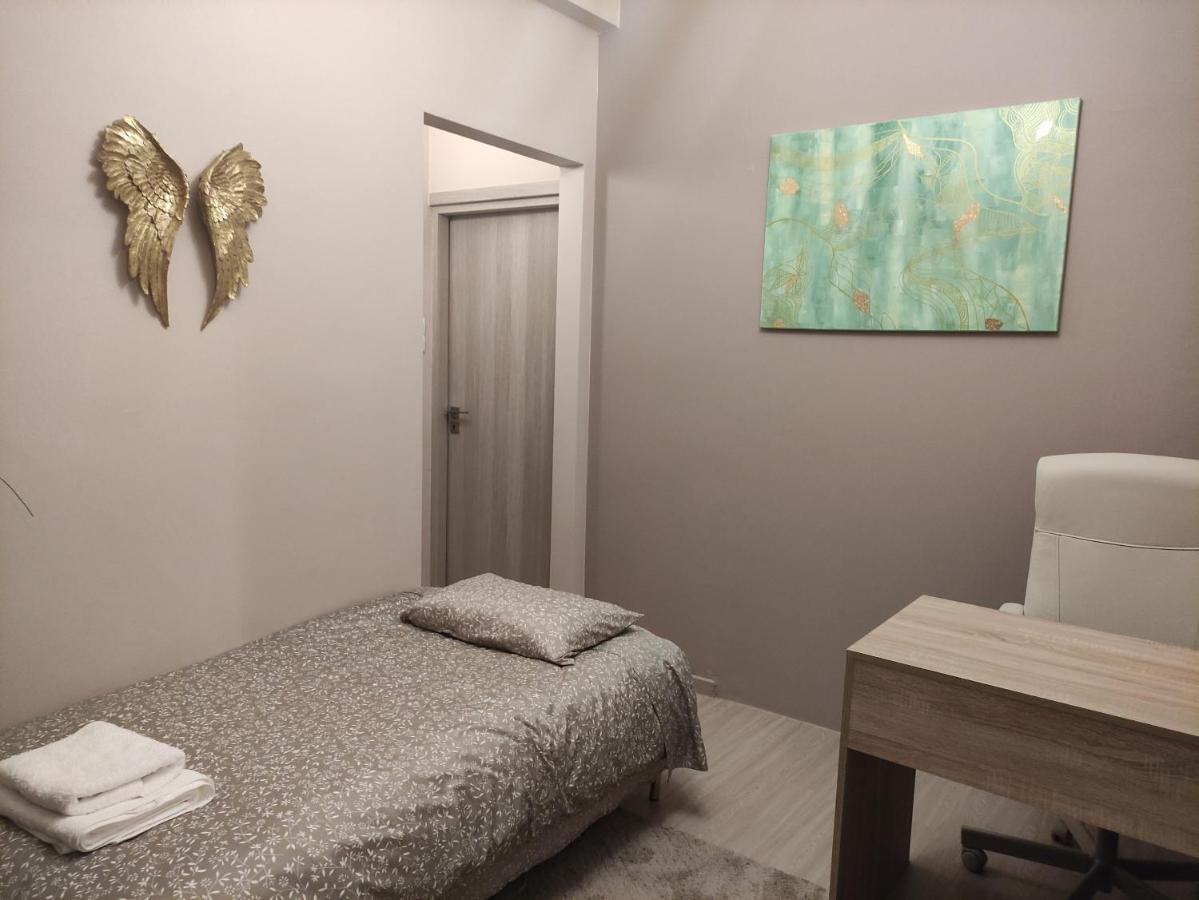 Love Truth Life Apartment พีเรียส ภายนอก รูปภาพ