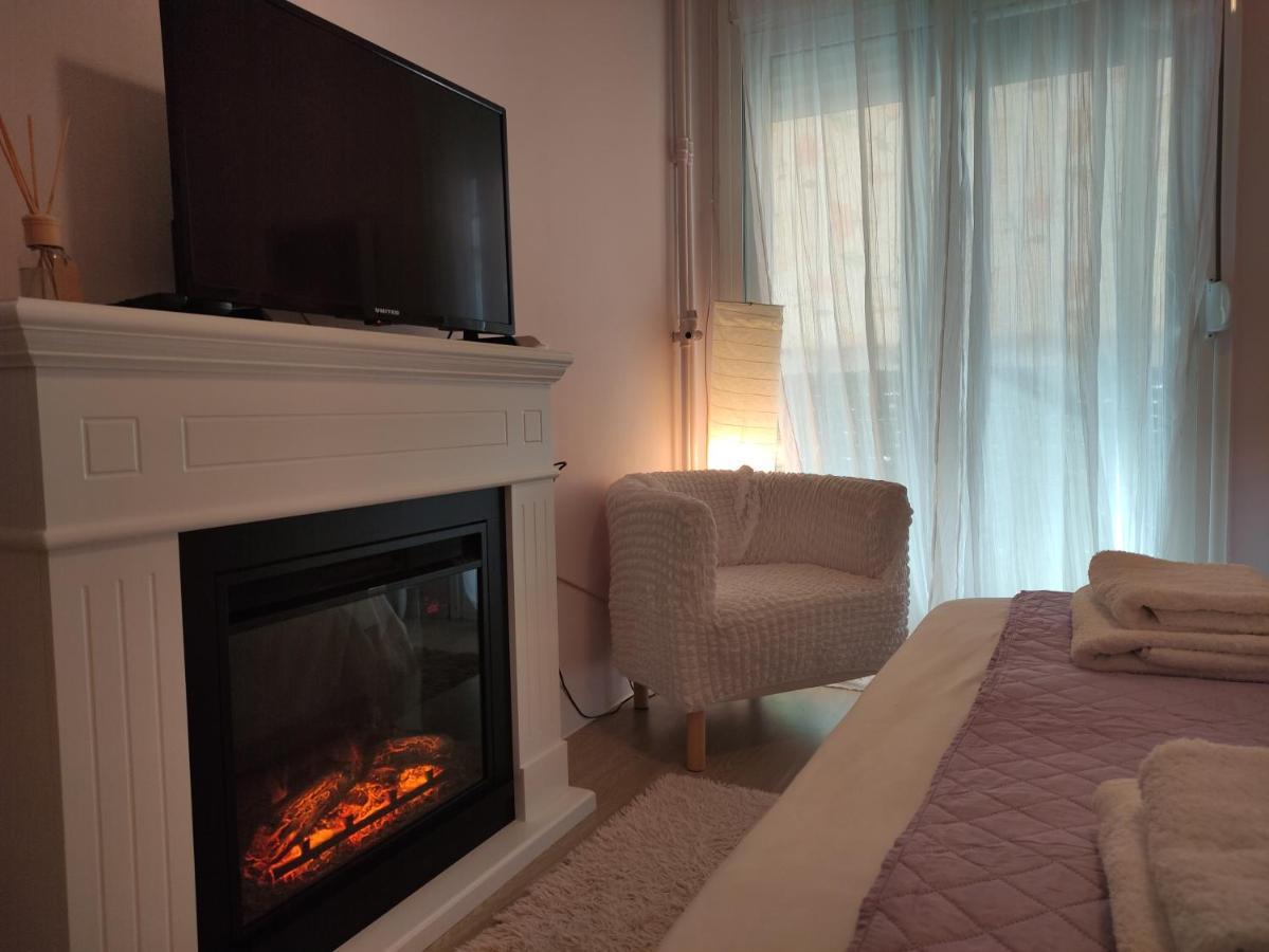 Love Truth Life Apartment พีเรียส ภายนอก รูปภาพ