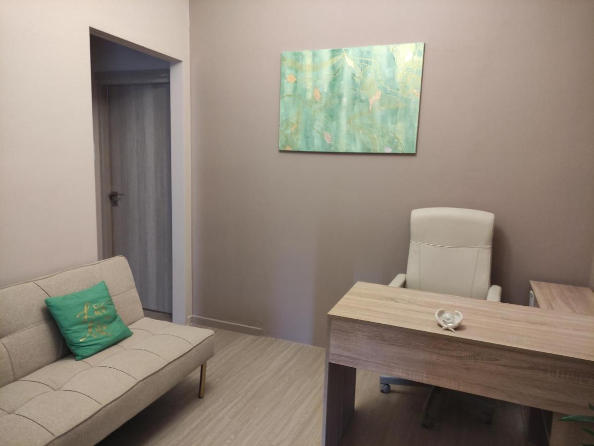 Love Truth Life Apartment พีเรียส ภายนอก รูปภาพ