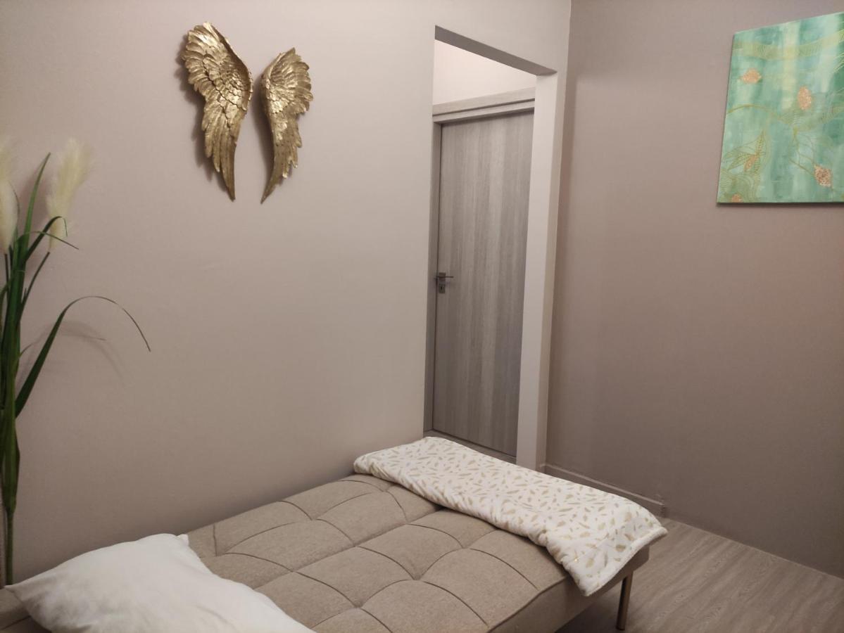 Love Truth Life Apartment พีเรียส ภายนอก รูปภาพ